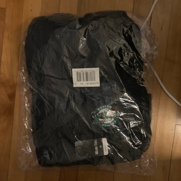 NBA Celtics onesie - Picture 2 of 2